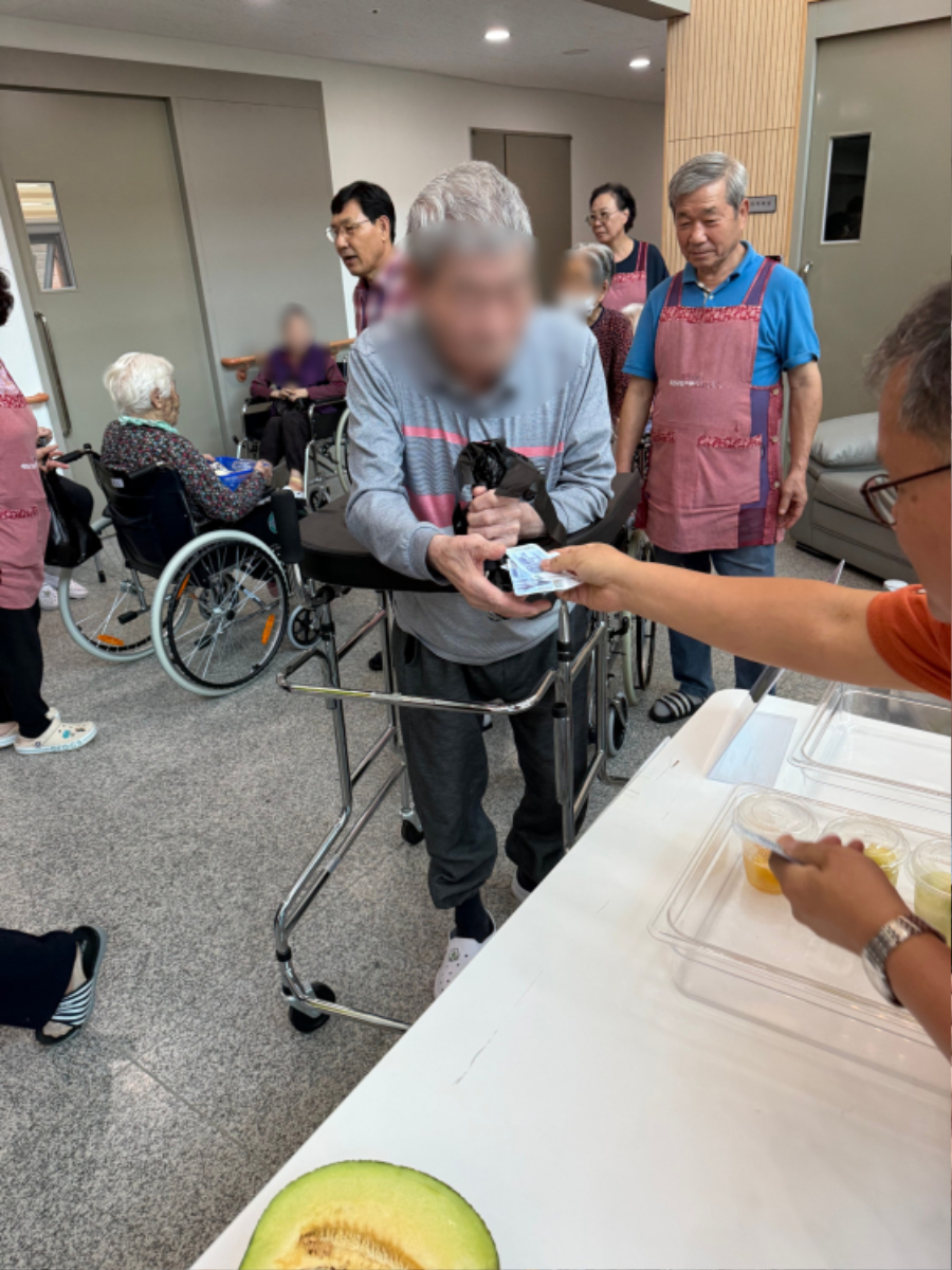 돈계산 모자이크2.jpg