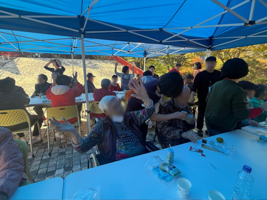 나들이 천막 모자이크4.jpg